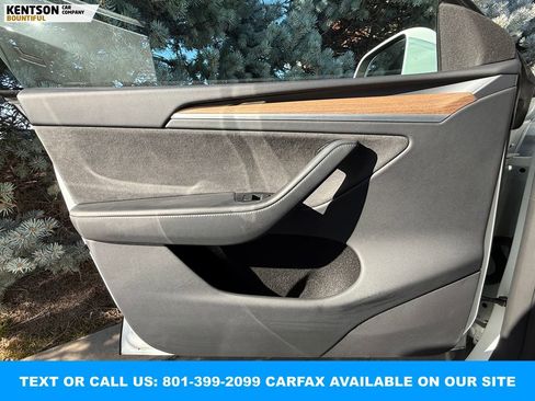 Used 2022 Tesla Model Y Long Range image 19