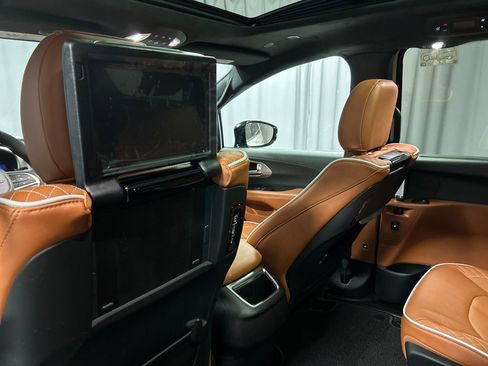 New 2026 Chrysler Pacifica Pinnacle image 23