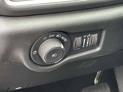 New 2026 Chrysler Pacifica Select FWD image 32