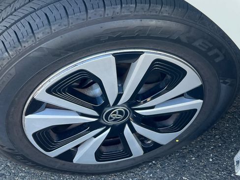 Used 2018 Toyota Prius Prime Plus w/ Carpet Mat Package FWD image 10
