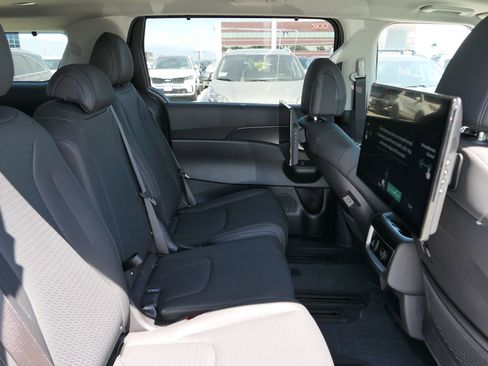 New 2025 Kia Carnival SX Prestige image 23