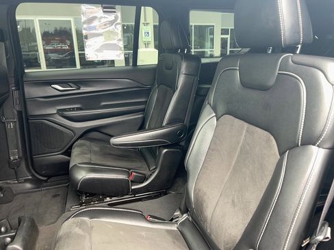 Used 2023 Jeep Grand Cherokee L Laredo AWD/4WD image 19