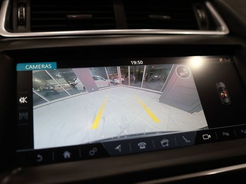 Used 2019 Jaguar E-PACE SE image 23