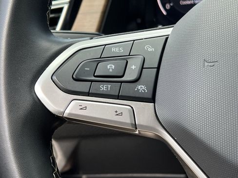Used 2024 Volkswagen Atlas SE AWD/4WD image 31