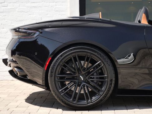 Used 2025 Aston Martin DB12 Convertible RWD image 18