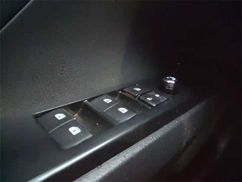 Used 2018 Toyota Camry XSE image 25