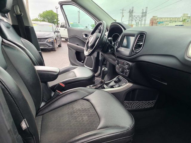 Used 2019 Jeep Compass Latitude w/ Cold Weather Group AWD/4WD image 16