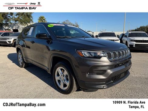 Used 2023 Jeep Compass Sport image 1