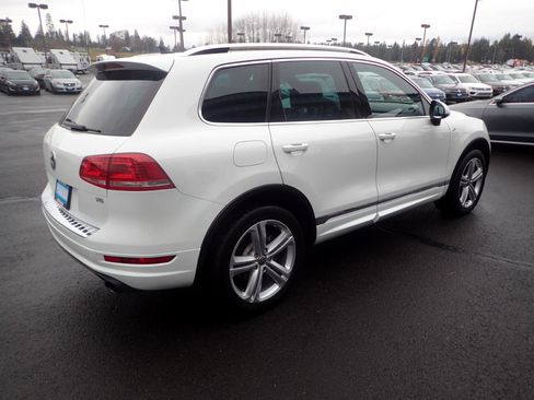 Used 2014 Volkswagen Touareg VR6 image 5