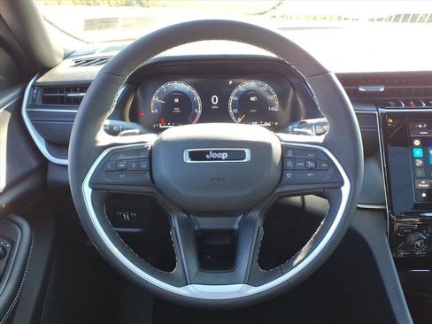 New 2025 Jeep Grand Cherokee Laredo X w/ Luxury Tech Group I image 15