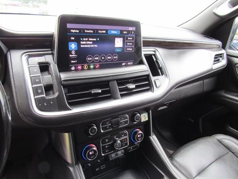 Used 2021 Chevrolet Suburban LT w/ Luxury Package AWD/4WD image 15