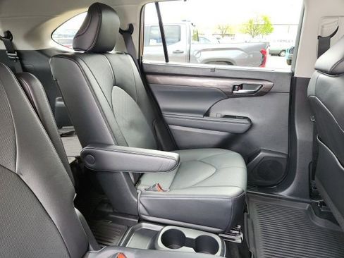Used 2022 Toyota Highlander Limited AWD/4WD image 26