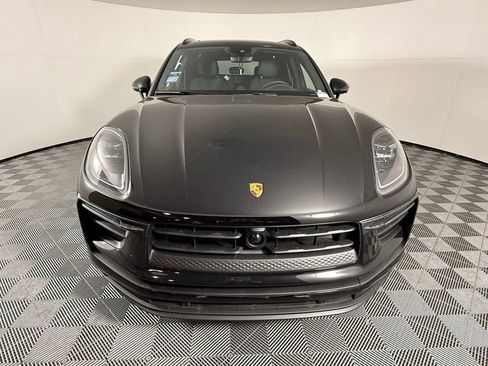 Certified 2025 Porsche Macan image 10