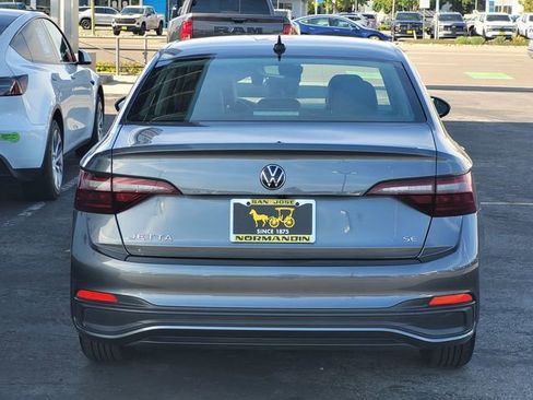 Used 2024 Volkswagen Jetta SE FWD image 5