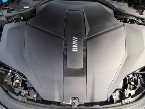 Used 2026 BMW i7 xDrive60 w/ Executive Package AWD/4WD image 15