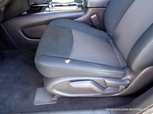 Used 2019 Nissan Pathfinder S image 7