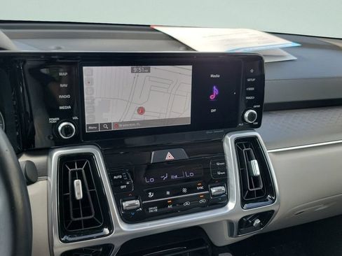 Used 2022 Kia Sorento SX w/ Panoramic Sunroof Package AWD/4WD image 14