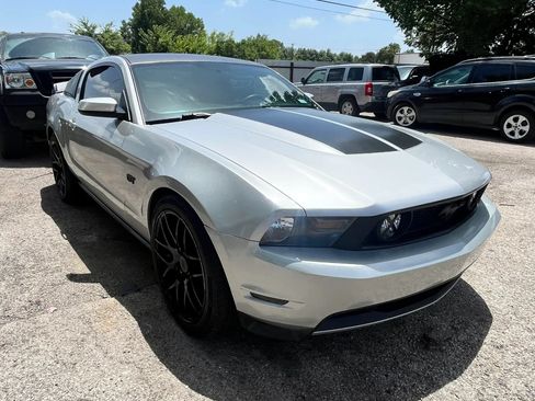 Used 2010 Ford Mustang GT RWD image 3
