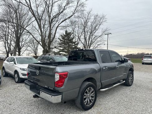 Used 2017 Nissan Titan SV image 5