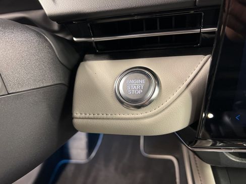 Certified 2025 Lincoln Nautilus Reserve image 19