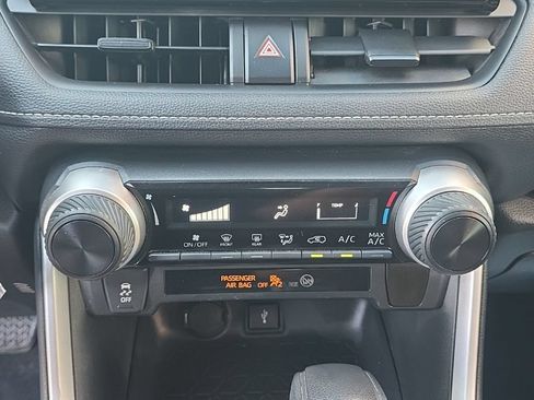 Certified 2021 Toyota RAV4 LE FWD image 19