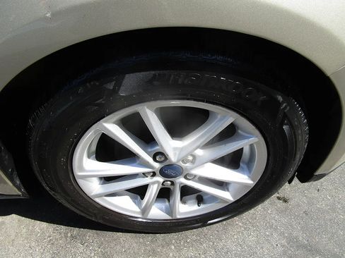 Used 2017 Ford Focus SE FWD image 7