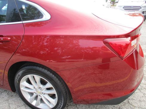 Used 2018 Chevrolet Malibu LT w/ Driver Confidence Package FWD image 16