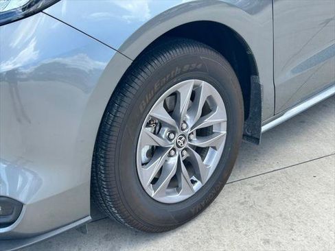Certified 2026 Toyota Sienna XLE FWD image 9
