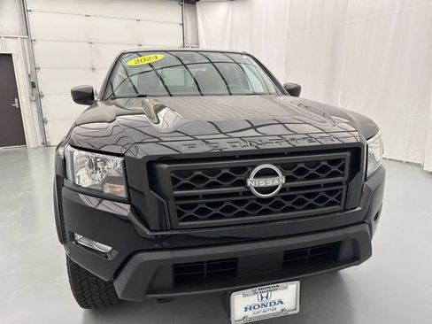 Used 2024 Nissan Frontier SV w/ Hardbody Edition AWD/4WD image 2