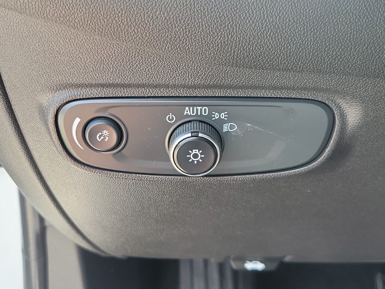 Certified 2021 Chevrolet Equinox LS w/ LS Convenience Package FWD image 29