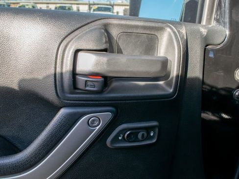 Used 2017 Jeep Wrangler Unlimited Sahara w/ Connectivity Group image 14