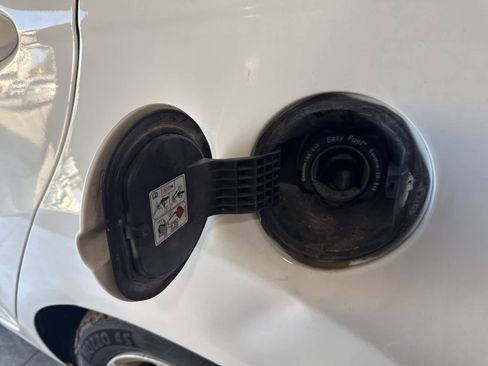 Used 2014 Ford Fiesta SE image 6