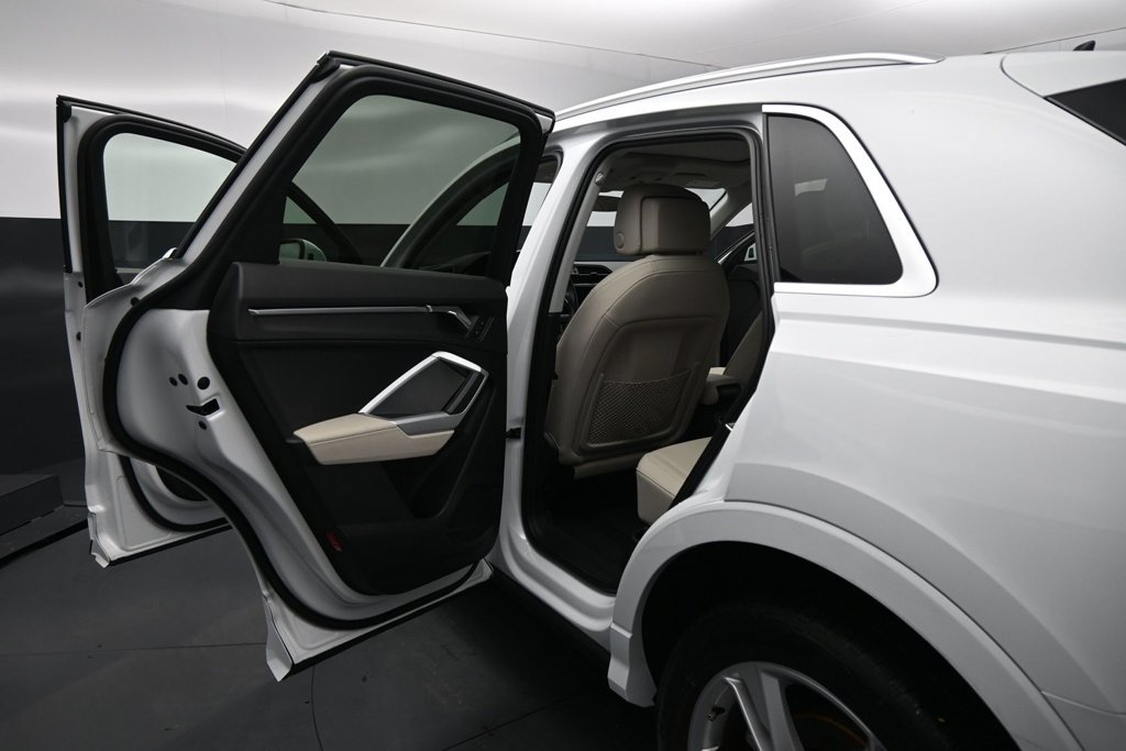 Used 2021 Audi Q3 2.0T Premium w/ Convenience Package AWD/4WD image 15