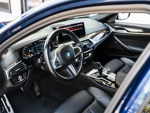 Used 2021 BMW 530i w/ M Sport Package RWD image 16