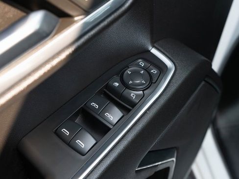 Used 2024 GMC Sierra 1500 SLT image 19