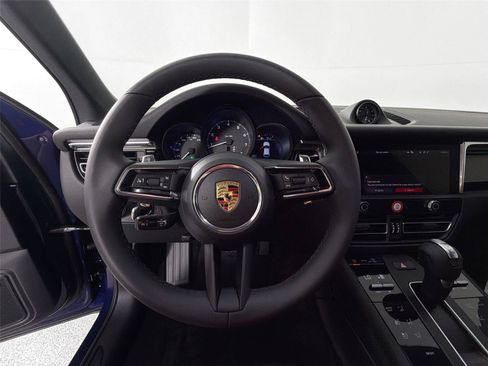 Certified 2026 Porsche Macan AWD/4WD image 20