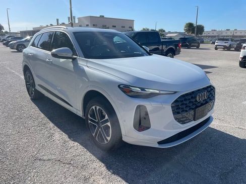 Used 2025 Audi Q5 Premium w/ Convenience Package AWD/4WD image 1