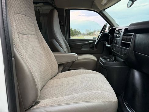 Used 2015 Chevrolet Express 2500 image 24