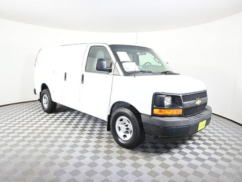 Used 2017 Chevrolet Express 3500 RWD image 9