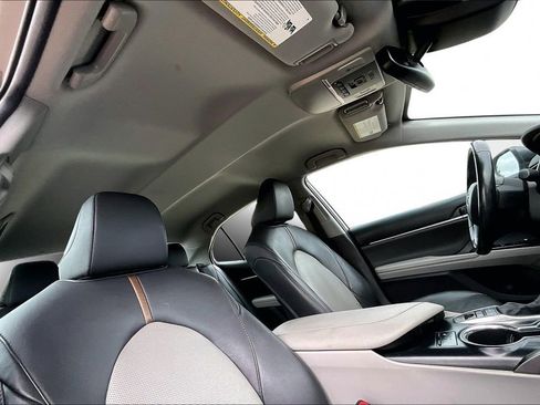 Used 2020 Toyota Camry XLE image 24