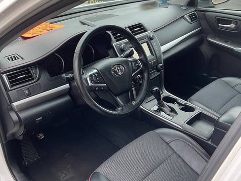 Used 2016 Toyota Camry SE w/ Moonroof Package FWD image 6
