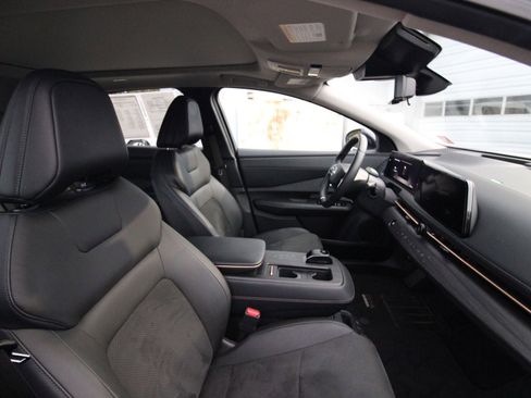 Used 2023 Nissan Ariya FWD image 20