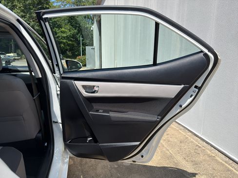 Used 2019 Toyota Corolla LE FWD image 16
