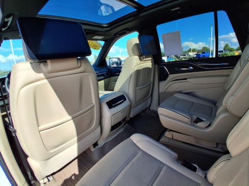 Used 2023 Cadillac Escalade Premium Luxury AWD/4WD image 23