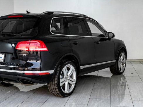 Used 2017 Volkswagen Touareg Executive AWD/4WD image 68