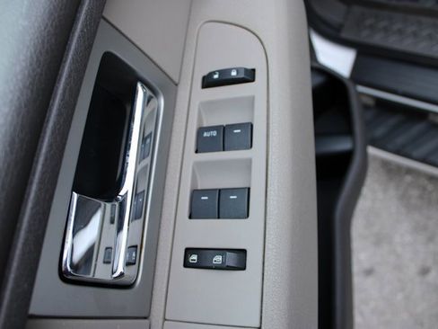 Used 2010 Ford F150 XLT image 11