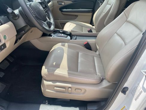 Used 2022 Honda Pilot Touring image 11