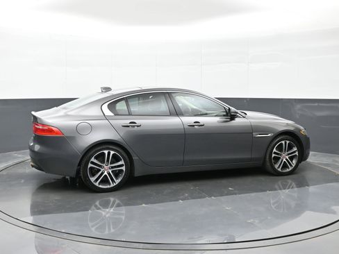 Used 2017 Jaguar XE Premium AWD/4WD image 5