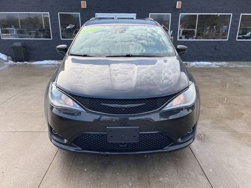 Certified 2019 Chrysler Pacifica Touring-L Plus w/ Advanced Safetytec Group image 2