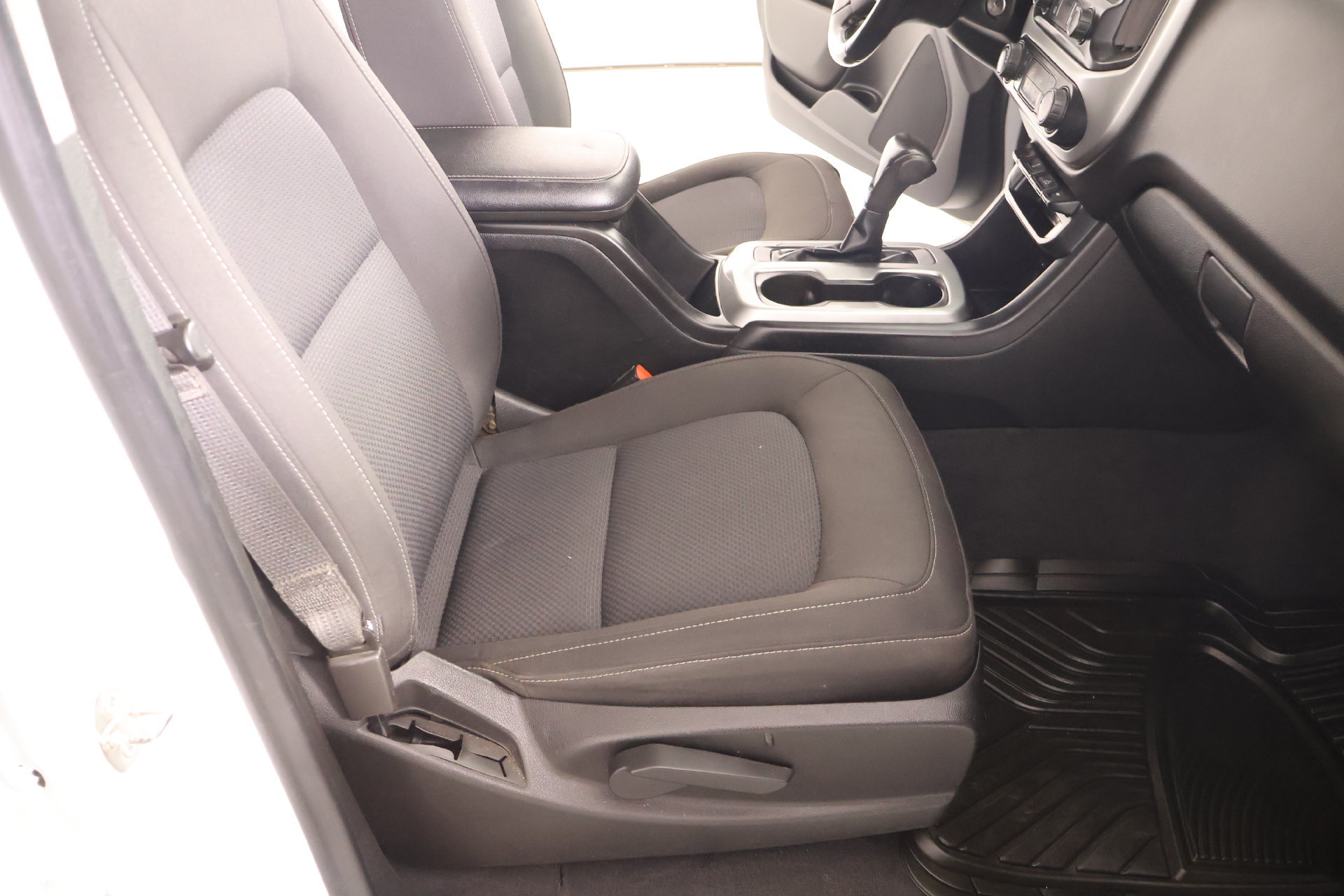 Used 2020 Chevrolet Colorado LT RWD image 12